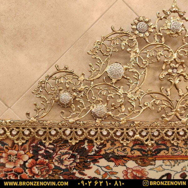 تاج نگین خورده تابلو فرش برنجی