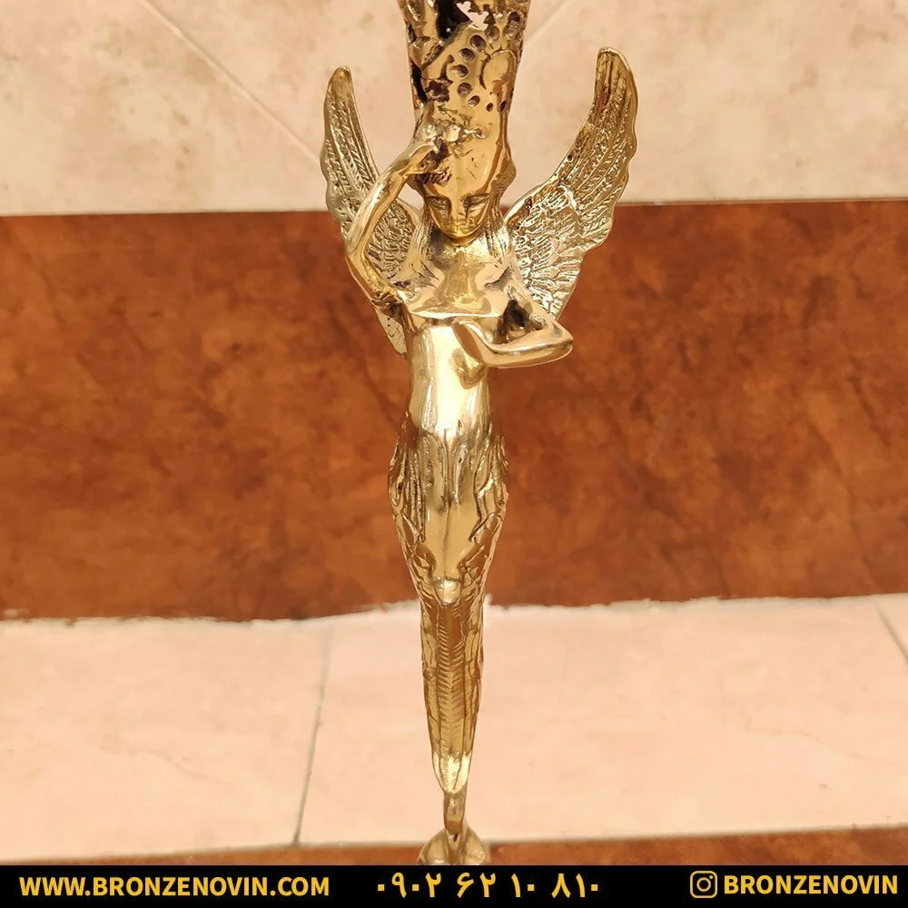 پایه فرشته کنار سالنی