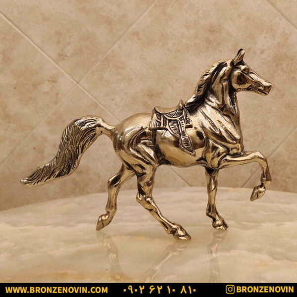 مجسمه برنزی اسب