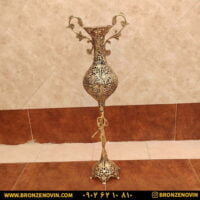 گلدان برنزی کنار سالنی طرح بانو