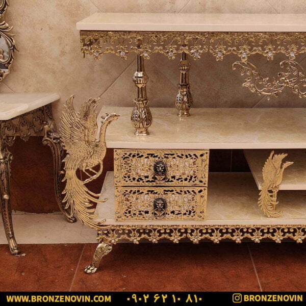 زیر تلویزیون برنجی