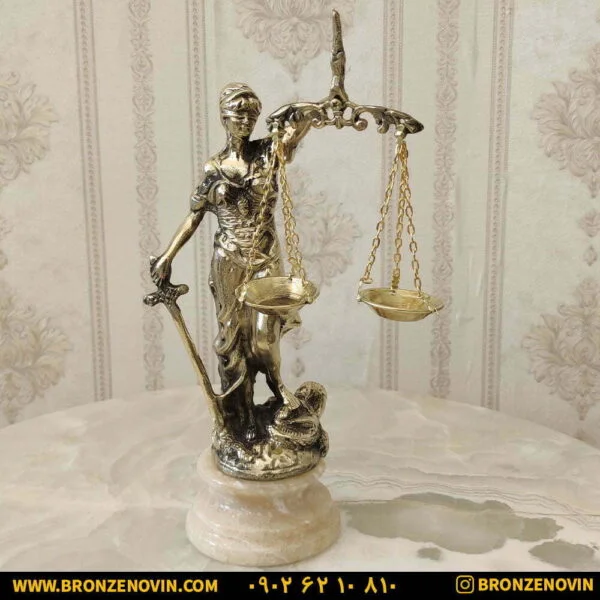 ترازو عدالت برنزی پایه سنگی