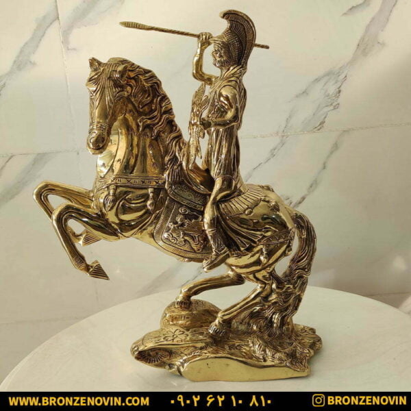 مجسمه برنزی اسب و سرباز