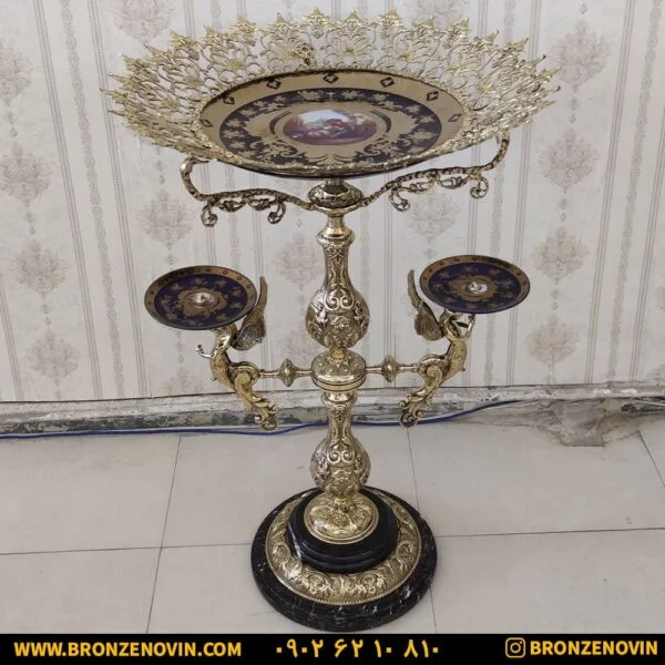 میوه خوری برنز پایه دار کنار سالنی ۲ فرشته
