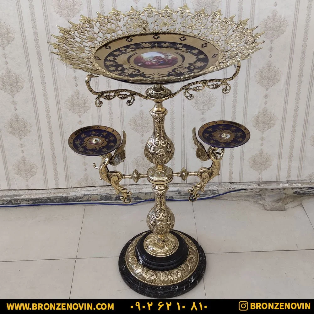 میوه خوری برنز پایه دار کنار سالنی ۲ فرشته