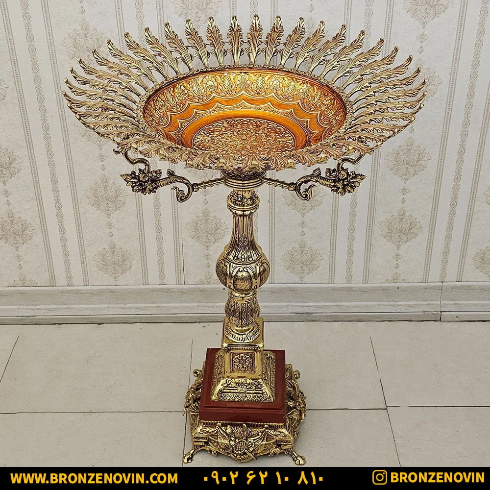 میوه خوری کنار سالنی برنزی پایه دار طلایی