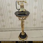 تلفن ایستاده برنز کنار سالنی