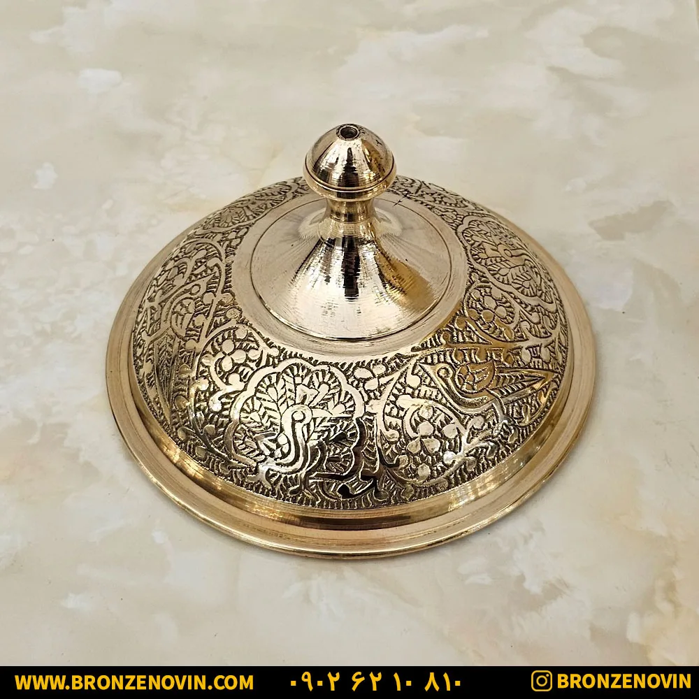 در شکلات خوری