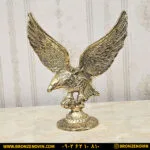 مجسمه برنزی عقاب