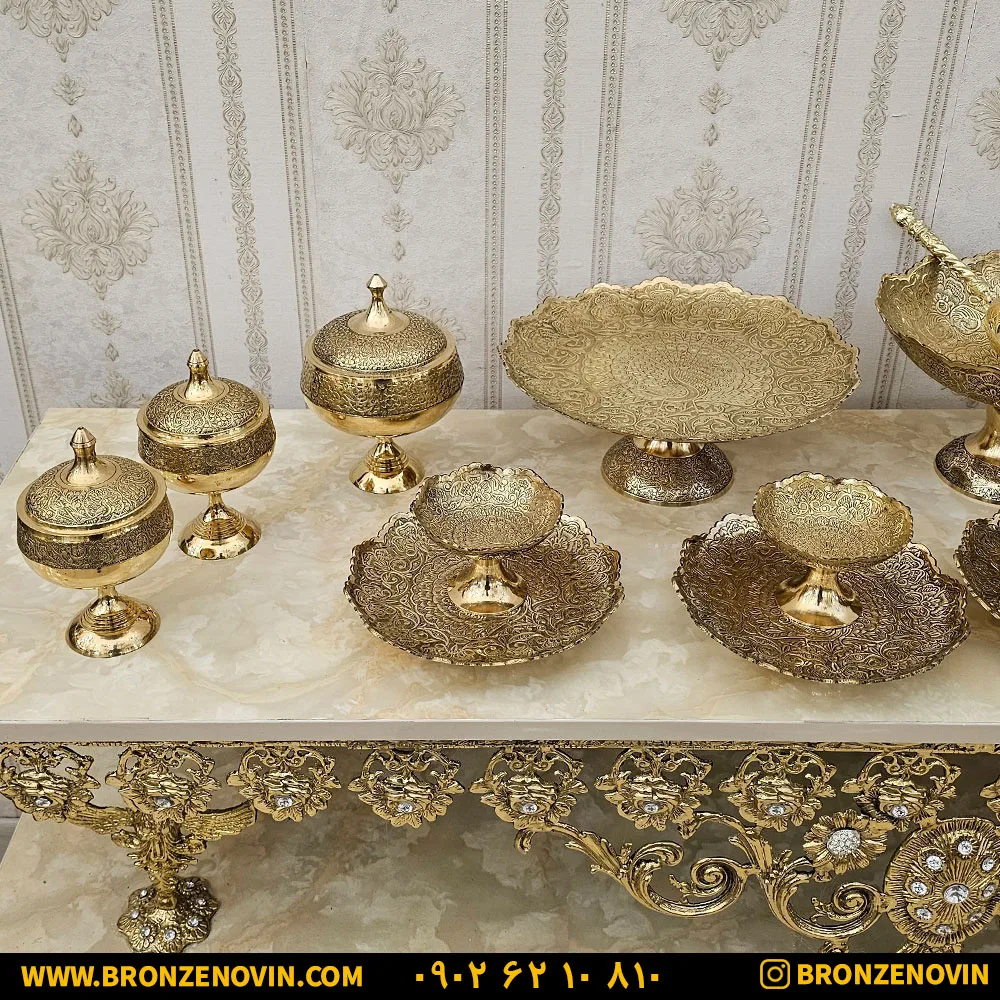 پیاله و پیش دستی برنجی و قندان و شکلات خوری برنز